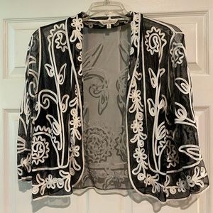 Travel Smith sheer cropped cover. Black and white. Size XL